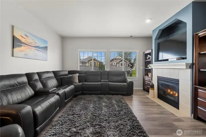 Natural Gas Fireplace and Built in Entertainment nook hides all that wiring