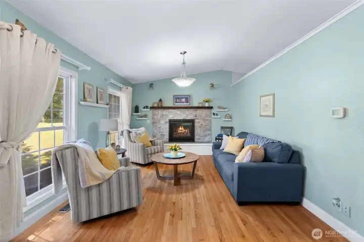 The perfect place to cozy up with a good book, beautiful wood floors and a gas fireplace The perfect place to cozy up with a good book, beautiful wood floors and a gas fireplace