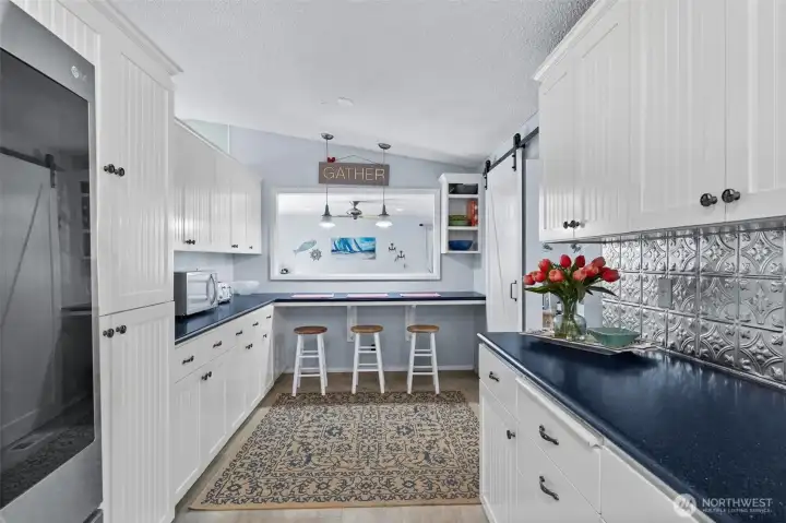 Breakfast bar in the kitchen Breakfast bar in the kitchen