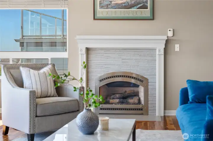Cozy Gas fireplace in the upstairs living area Cozy Gas fireplace in the upstairs living area