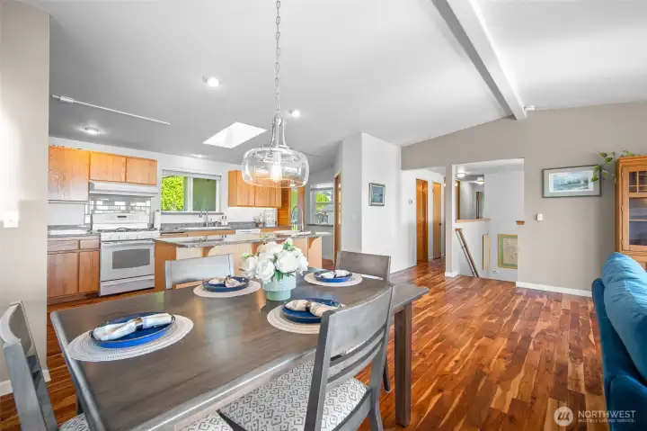 Spacious dining and kitchen Spacious dining and kitchen