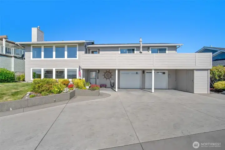 Plenty of parking space, with RV space & hookup Plenty of parking space, with RV space & hookup