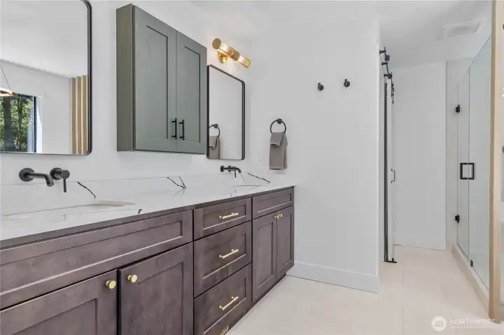 Dual vanities in the ensuite bath
