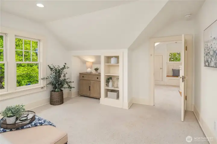 Another view of the SW corner bedroom looking towards the door and landing hall.