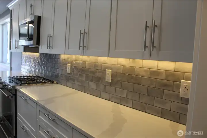 Under Cabinet LED lighting, Quartz Countertops Under Cabinet LED lighting, Quartz Countertops