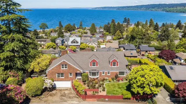 One of Seattle's finest Sweeping View historic properties