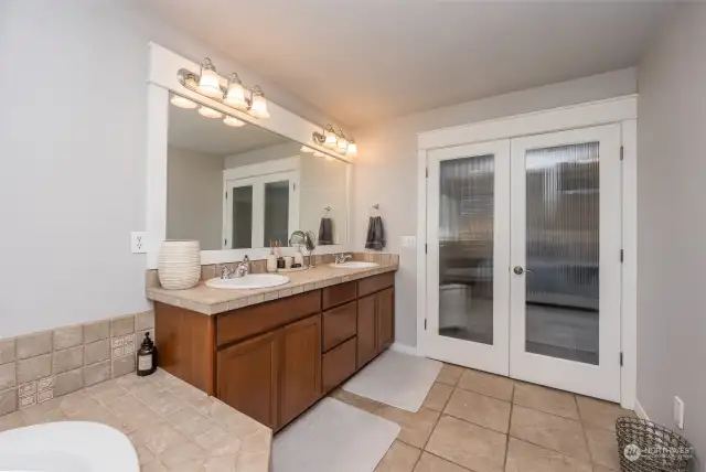 Owner's 5 piece bath suite all luxury here. Travertine tiles 6' soaking tub, separate shower area, plenty of vanity space and cabinetry and a large walk in closet