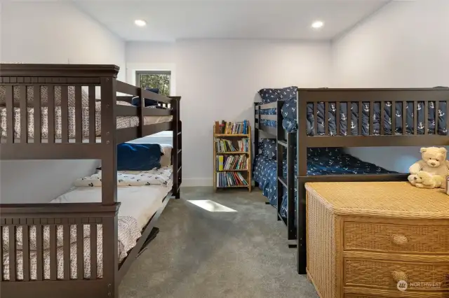 4th bedroom/ bunk room