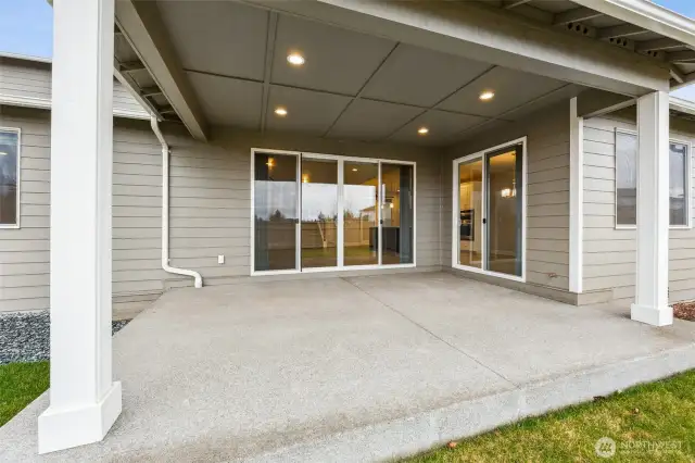 This is a general representation of floor plan and may vary from actual home constructed. Features in photos, upgrades, elevation, materials, dimensions and layout all subject to change without notice.