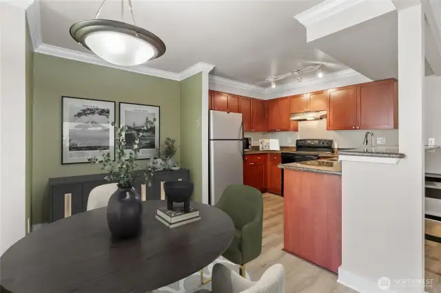 Lovely eating area with space for a buffet or cabinet~