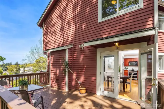 Al fresco dining, anyone? Easy access to the kitchen makes outdoor entertaining a cinch.