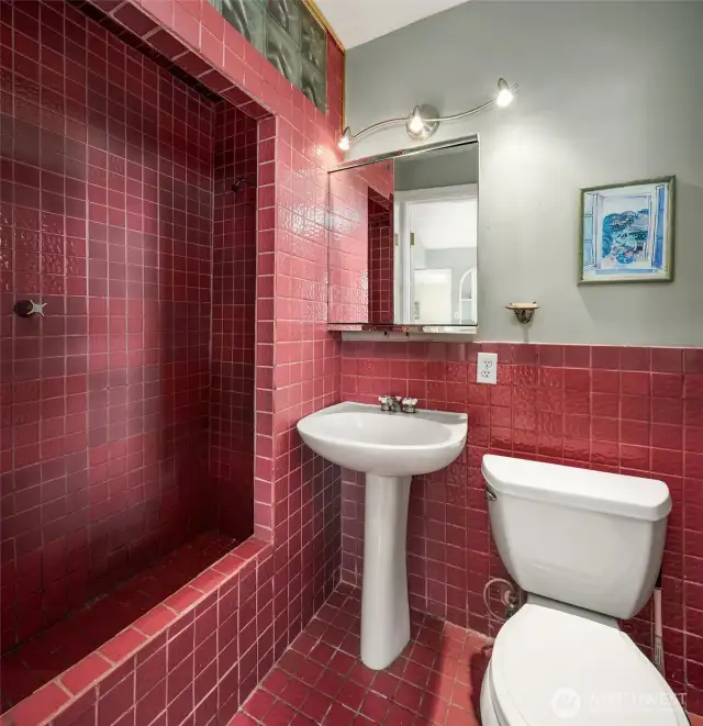Lower level bath.