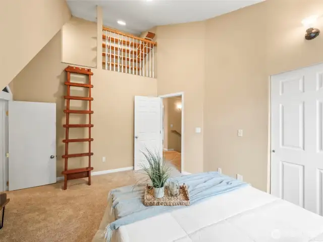 Upstairs Bedroom w/Loft