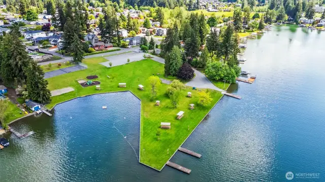 Private park access w/boat launch