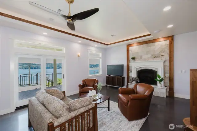 On the lower floor the recreation room is stunning with a full height Turkish Travertine marble fireplace, beautiful views from all windows and the large deck. Great for relaxation and entertainment.