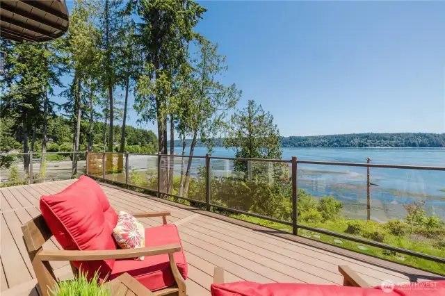 Another view of the upper deck with views of Colvos Passage, Mt Rainier and Vashon Island.
