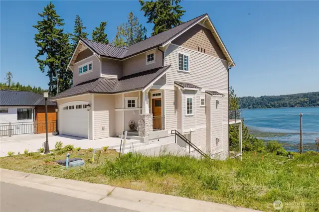 A brand new construction home complete with all the comfort and luxurious living.