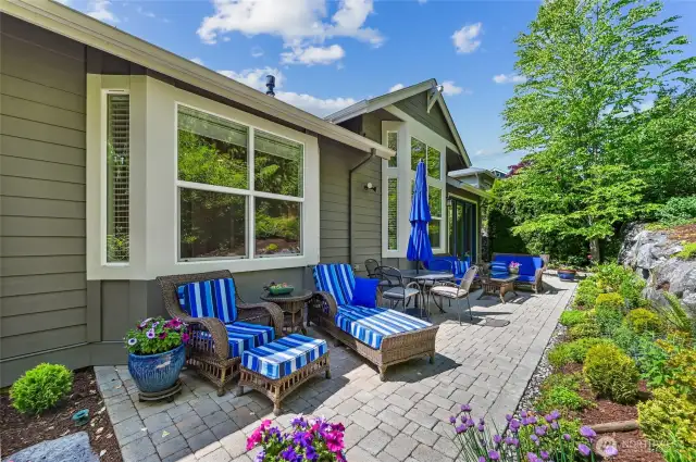 Lots of lounging and entertaining space!