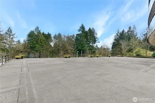 Lots of additional parking on the backside of the building.