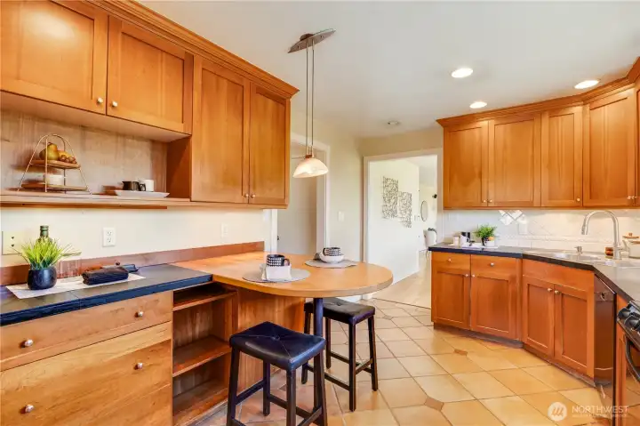 This darling eat-in counter is ideal for morning coffee or grabbing a quick breakfast.