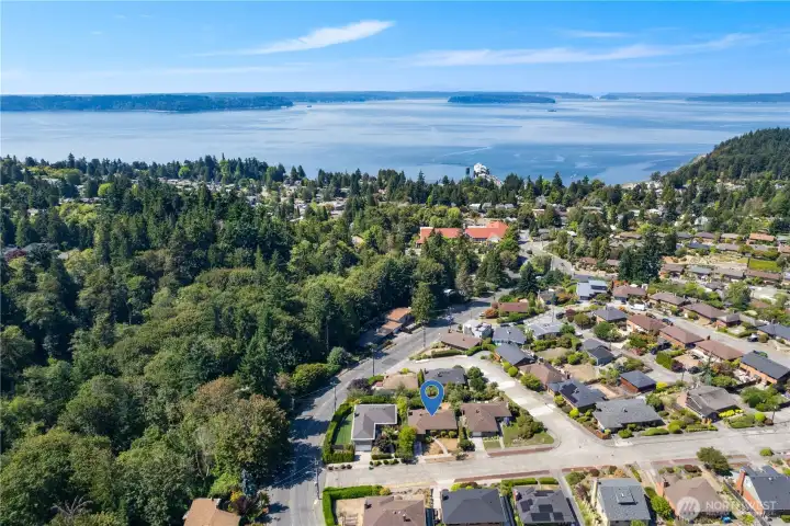 Just a couple doors away from this home is the 33-acre Fauntleroy Park, featuring trails through a dense wooded area. It’s perfect for taking a four-legged pal for a walk or just enjoying a stroll through nature.