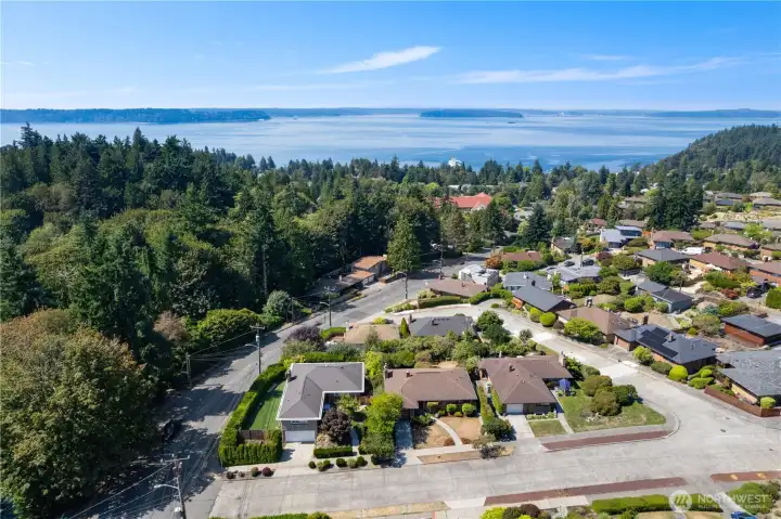 It’s so easy to be smitten with the stunning views of this neighborhood.