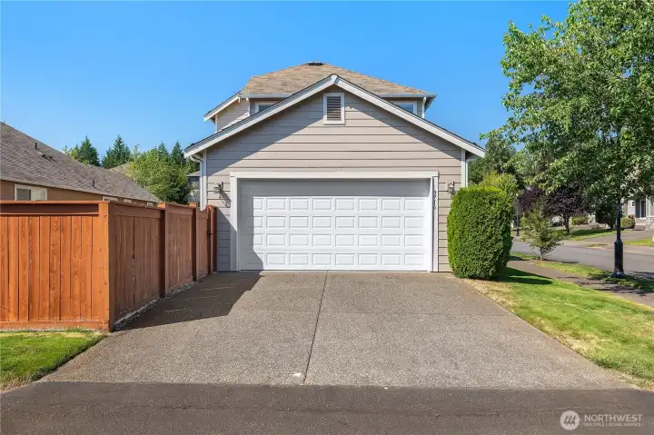 2 car garage in alley way