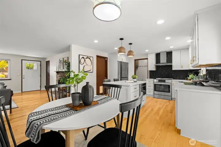 Light-filled dining space for everyday meals