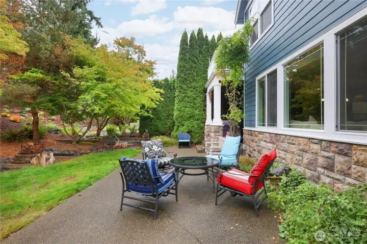 Large patio with 2 covered spaces