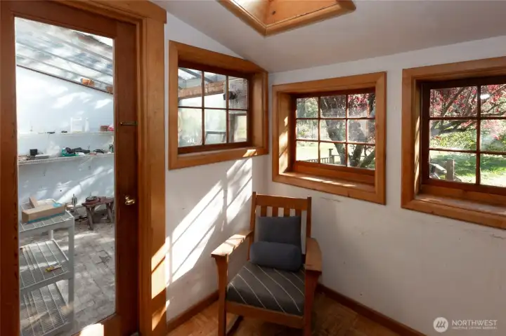 Dining area with solarium room