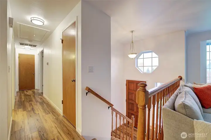 Beautiful entry with vaulted ceiling.