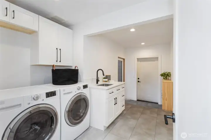 Mudroom/Laundry on main