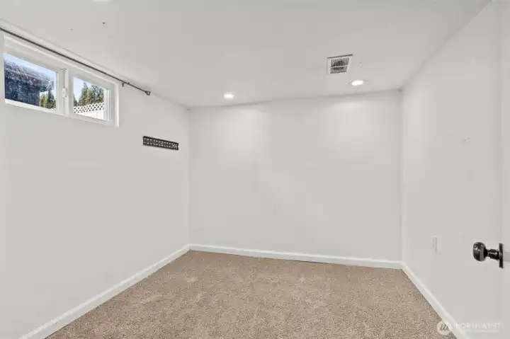 bonus room! previously used as guest room.