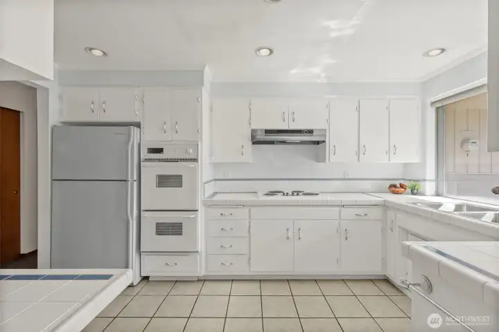 Light and bright and cheery as can be!