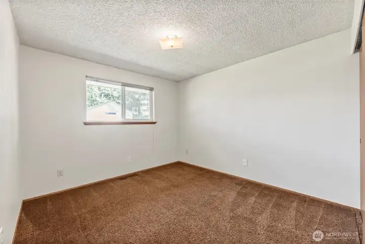 Bedroom 2 with carpet (but I'm willing to bet what's underneath)