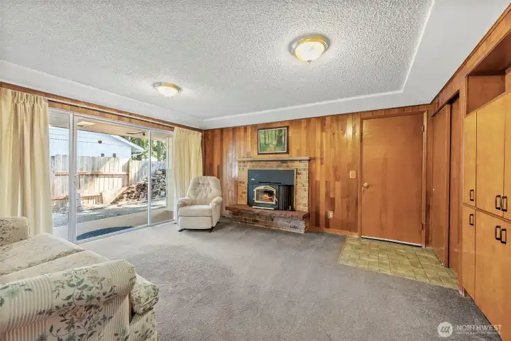 Back family room gives all the vintage vibes!