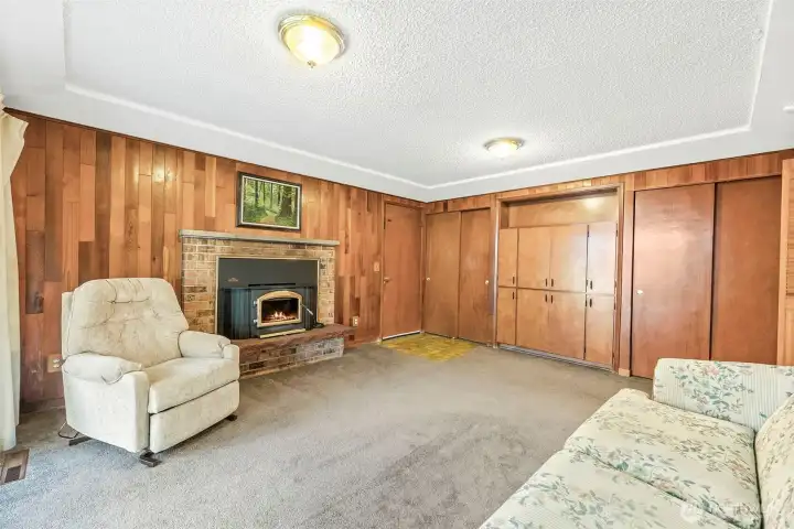 Isn't this so cool! Look at that wood paneling and built-ins!