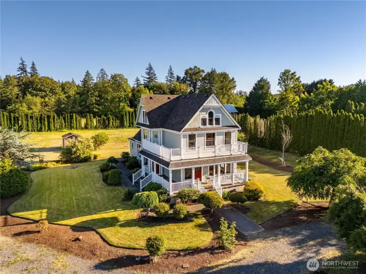 Own a piece of History with this gorgeous, 3-story Victorian charmer! Own a piece of History with this gorgeous, 3-story Victorian charmer!