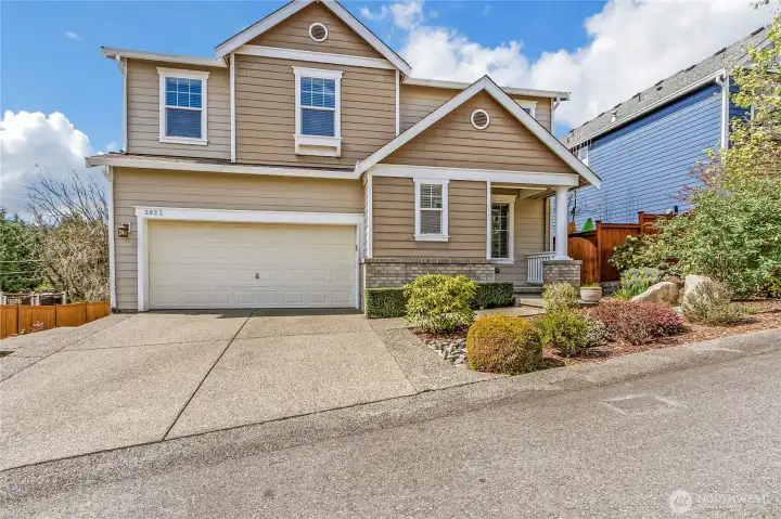 Step into this Beautiful 3 Level Home! Step into this Beautiful 3 Level Home!