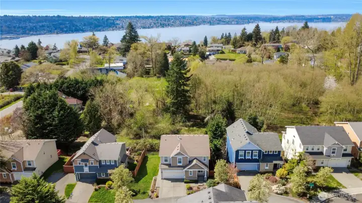 Perfect Location close to Lake Washington Perfect Location close to Lake Washington