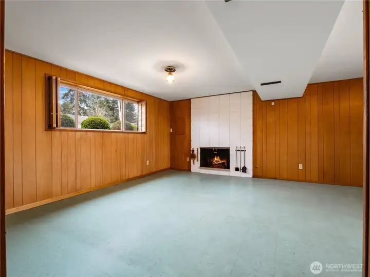 This room offers endless possiblities!