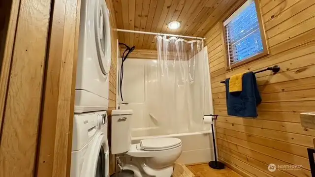 WASHER/DRYER IN FULL BATHROOM
