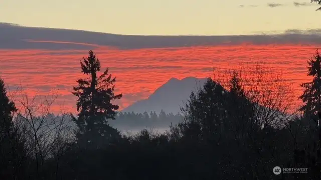 SUNSET VIEW OF MT RAINIER