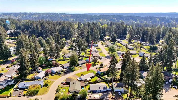 The home is located central to everything, all you needs are within 10 minutes, ferries, shopping freeways parks and more.