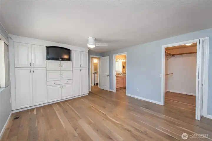 Primary Suite - Walk-in Closet & Bath