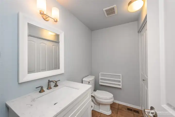 Guest Bath - Main Level