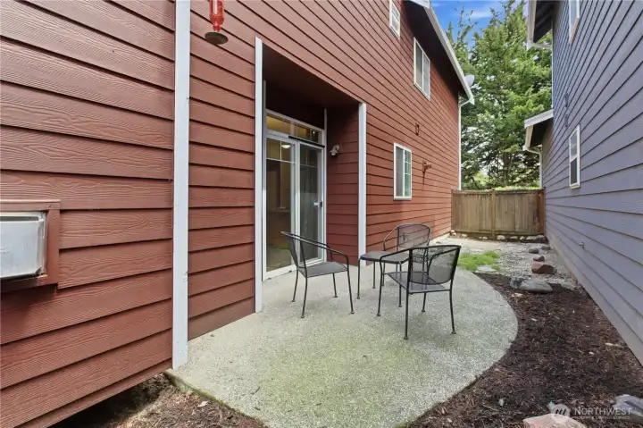 Fire up the grill! Side yard with ample space for outdoor meals and entertaining.
