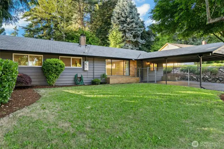 Large level lot, fully fenced