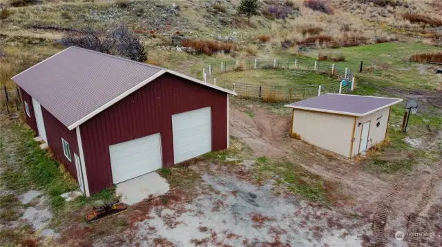 roundpen and well house and shop
