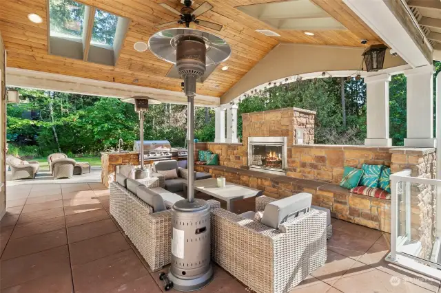 Large covered outdoor entertaining area
